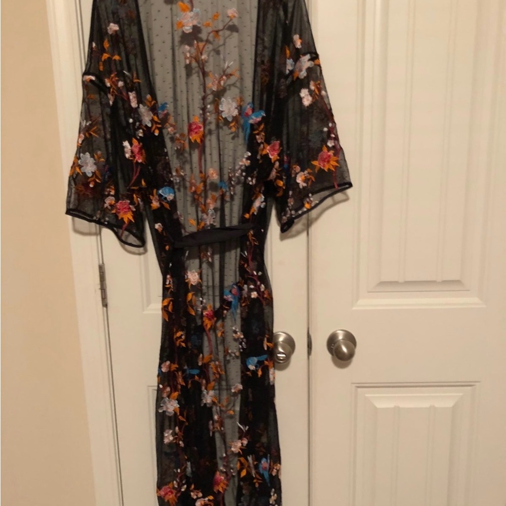 Beautiful Embroidered Robe - Picture 4 of 8